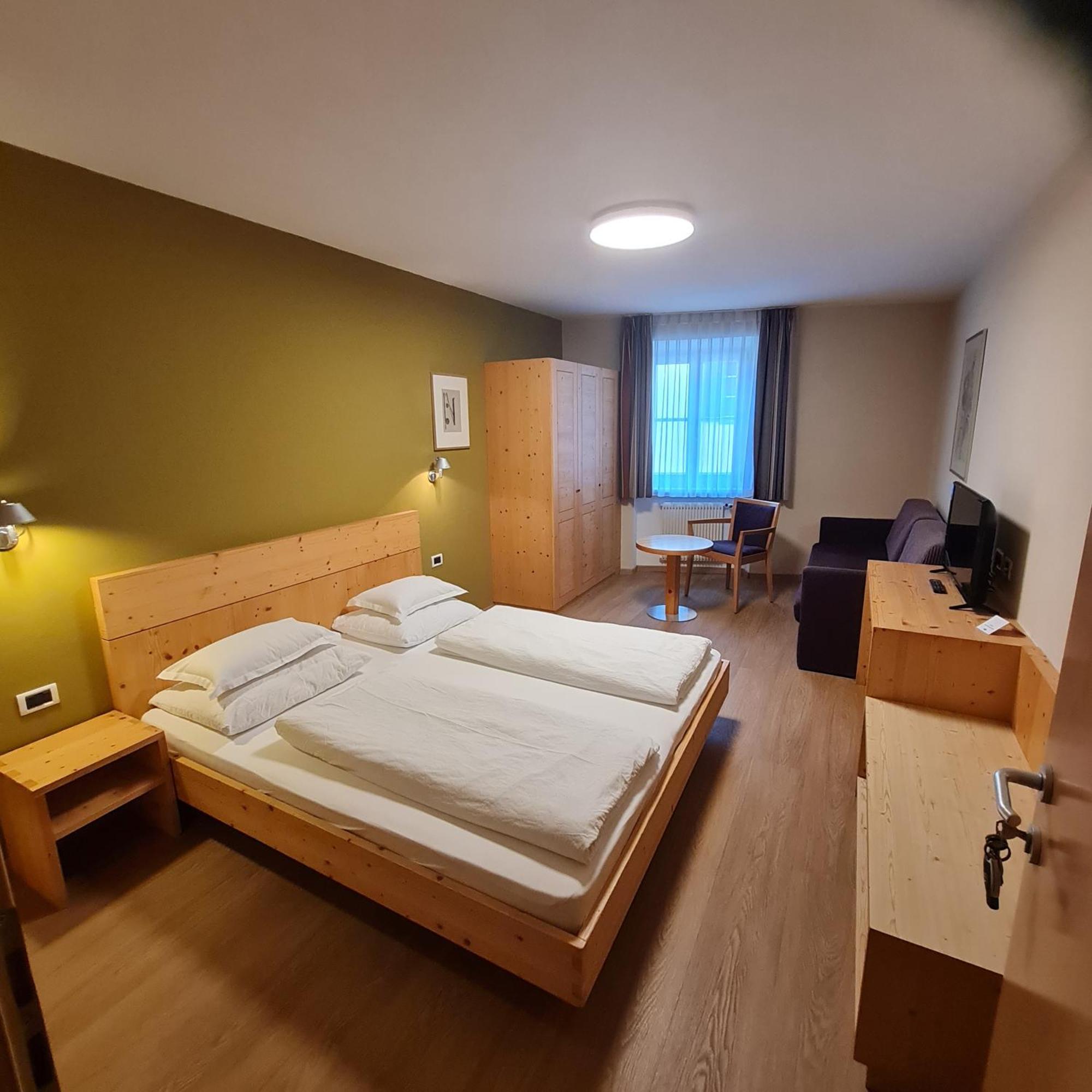 Gasthof Traube San Lorenzo di Sebato Bagian luar foto